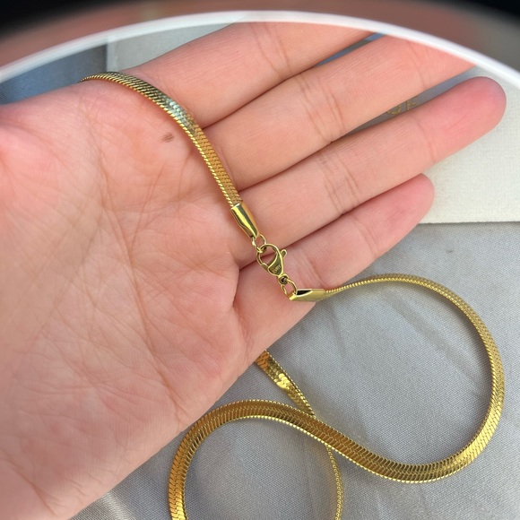 18kt Gold Plated Shining Snake Necklace - Picture 4 of 5